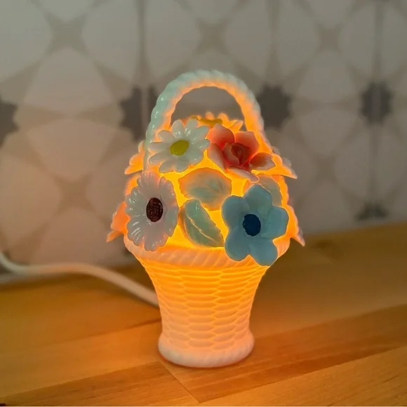 Vintage 70s Porcelain Flower Basket Bouquet Lamp Light - Picture 1 of 4